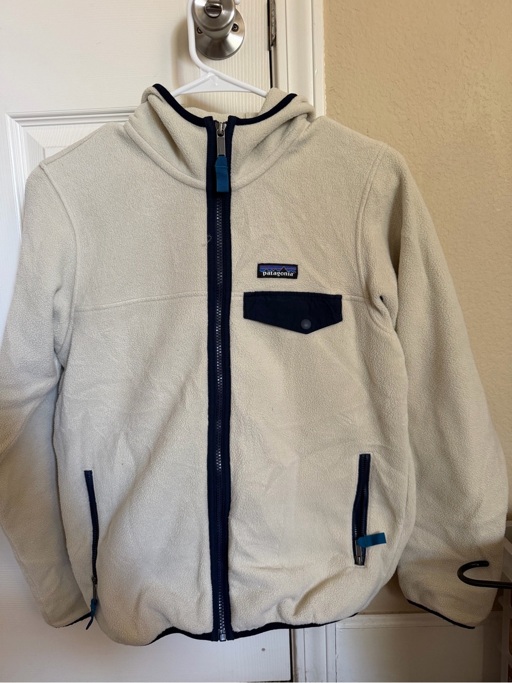 Patagonia Women’s Cream Fleece Jacket with Navy Trim